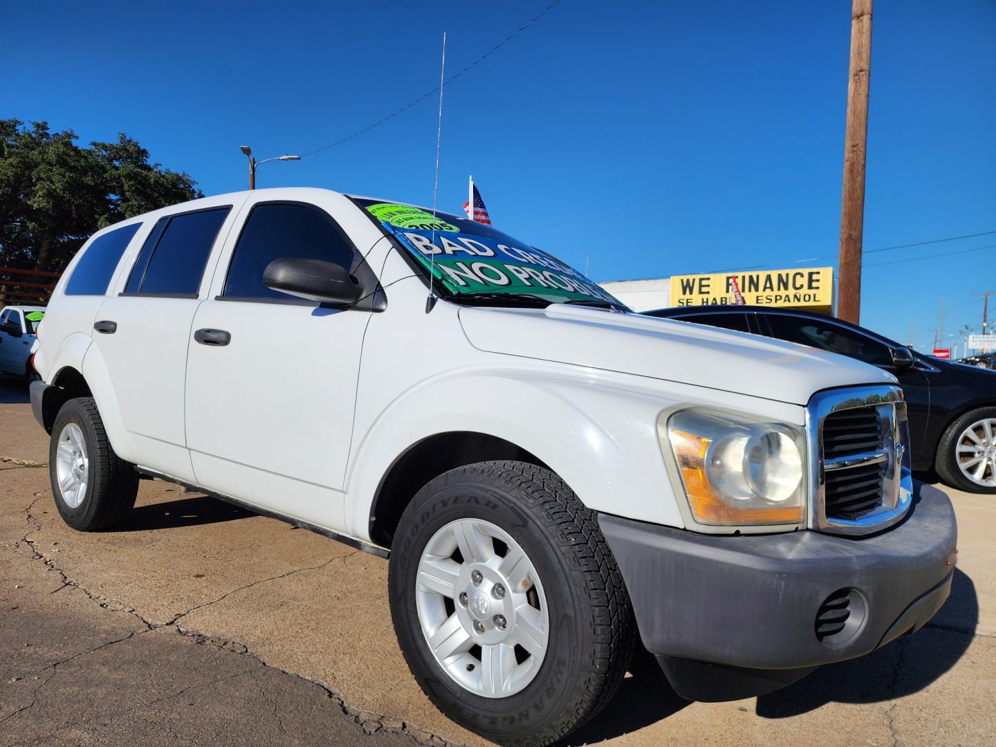 2005 WHITE Dodge Durango ST (1D4HD38K75F) with an 3.7L V6 SOHC 12V engine, AUTO transmission, located at 2660 S.Garland Avenue, Garland, TX, 75041, (469) 298-3118, 32.885551, -96.655602 - Photo#1